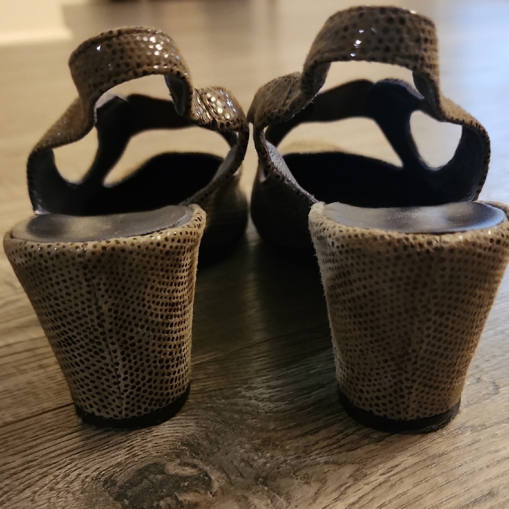 Vaneli Brown Heels Elegant Design‎ - Picture 4 of 9